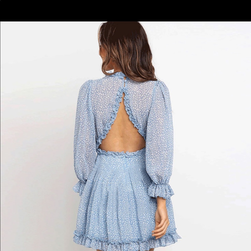VVu V-Neck Lantern Sleeve Ruffled Backless Dress